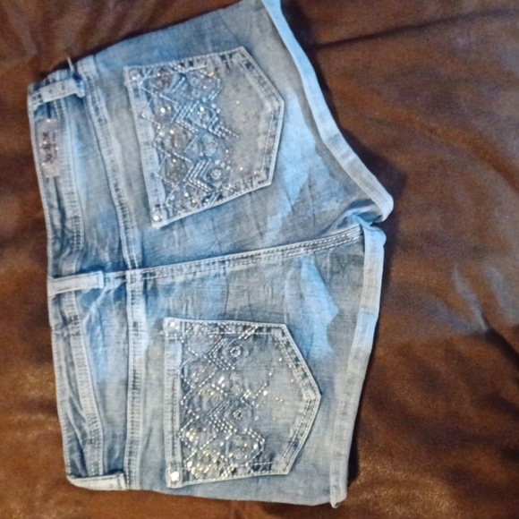 JUSTICE PREMIUM JEANS SHORTS, SIZE 10 1/2. - Picture 6 of 8